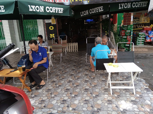 Sang quán cafe mặt tiền Hoàng Sa
