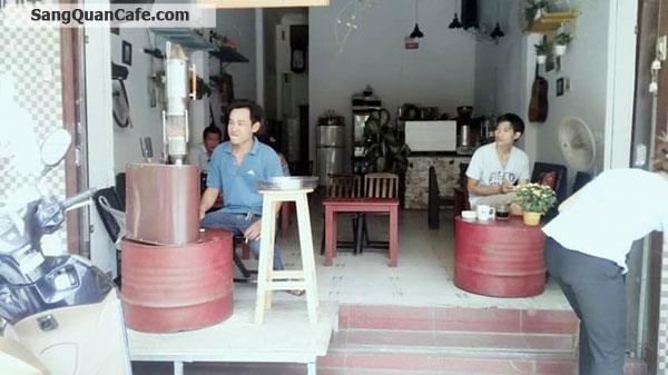 cần sang lại quán cafe ghế gỗ đang hoạt động