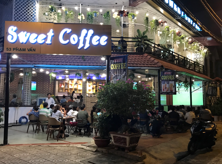 Sang gấp quán cafe lớn mặt tiền đường Phạm Vấn