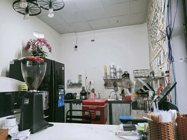 Mình cần sang nhượng lại toàn bộ dụng cụ bàn ghế đầy đủ của quán cafe