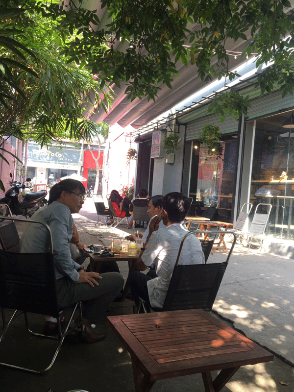 can-sang-gap-quan-cafe-may-lanh-san-vuon-74030.gif