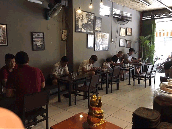 Sang Cafe Ghế gỗ mặt tiền quận Bình Thạnh