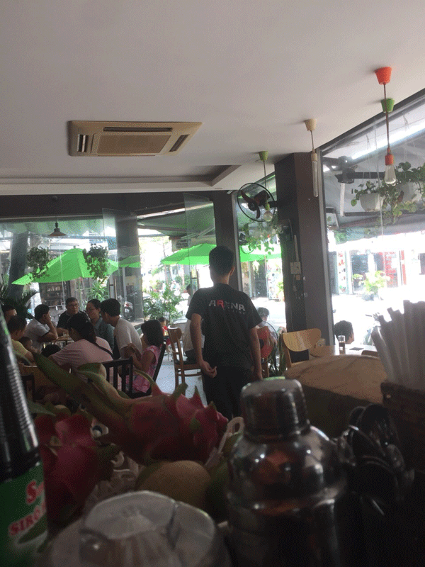 Sang quán cafe 2 mặt tiền đang hoạt động đông khách