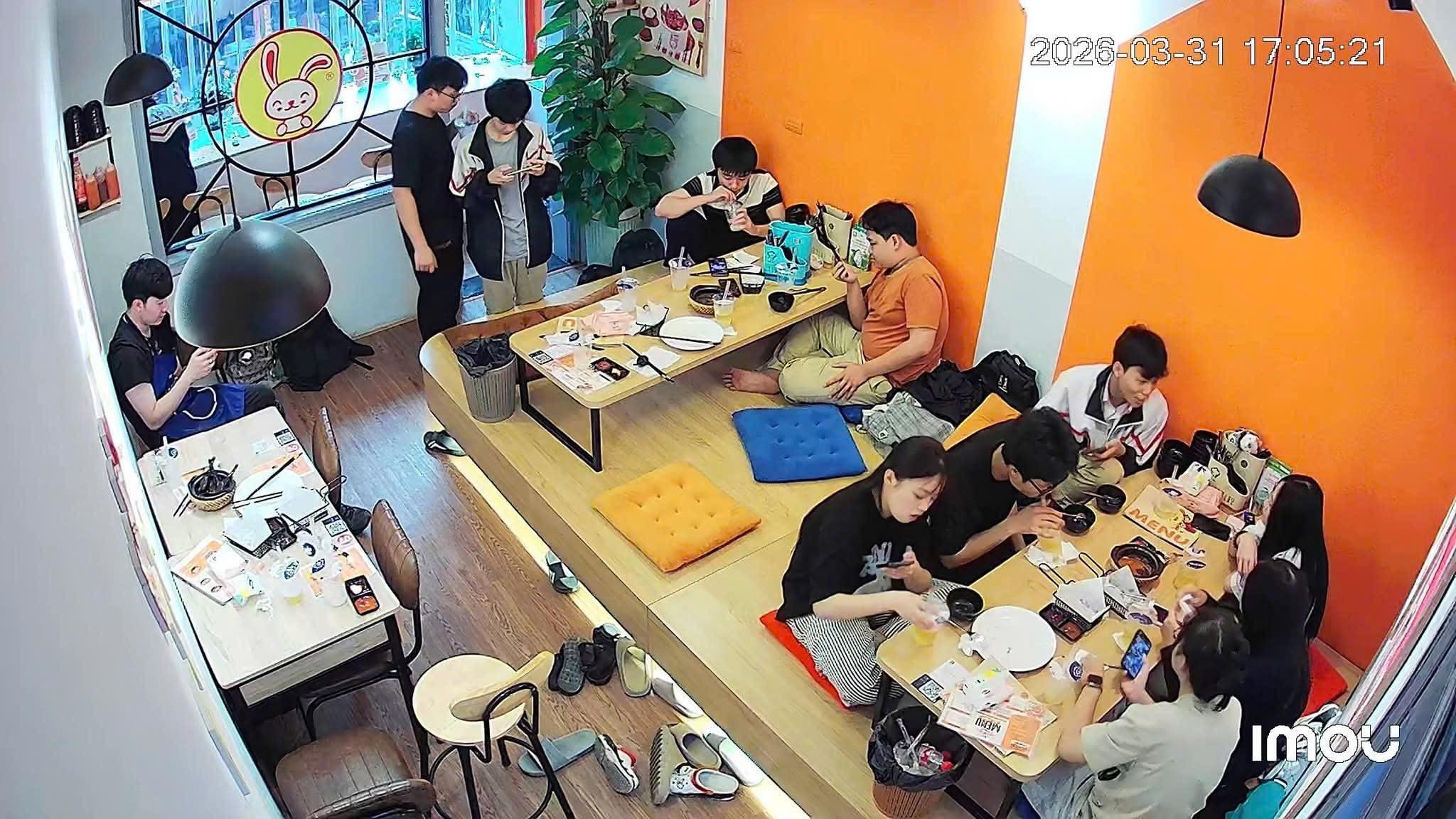 Sang quán cà phê vị trí kim cương 3 mặt tiền