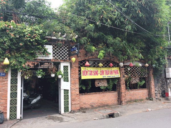 Sang quán cafe  đường Nguyễn Thiện Thuật, phường 24, quận Bình Thạnh.