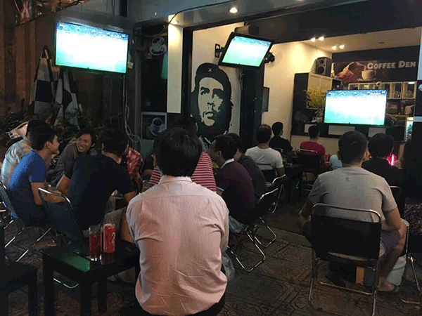 Sang quán cafe bóng đá quận Phú Nhuận