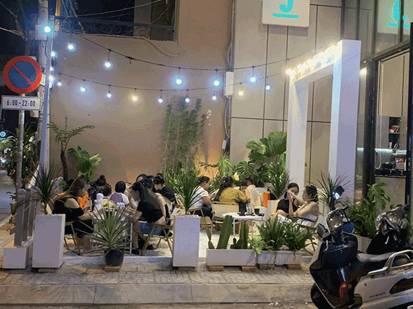 SANG QUÁN CAFÉ ĐANG HOẠT ĐỘNG ỔN ĐỊNH - CHỈ VIỆC VÀO KINH DOANH NGAY