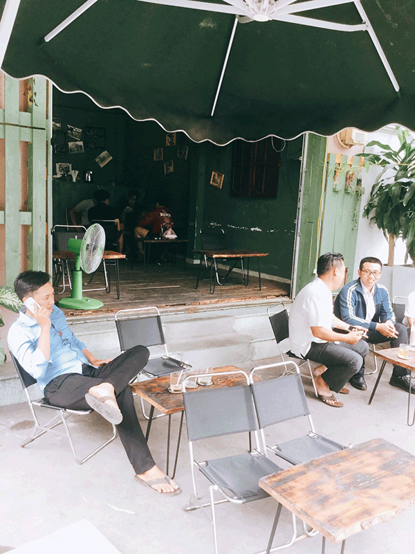 Sang quán cafe ghế gỗ Quận Tân Phú
