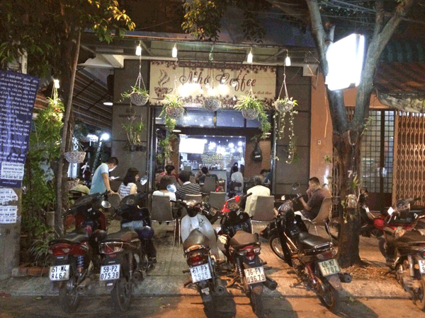 Sang quán cafe góc hai mặt tiền khu Bàu Cát