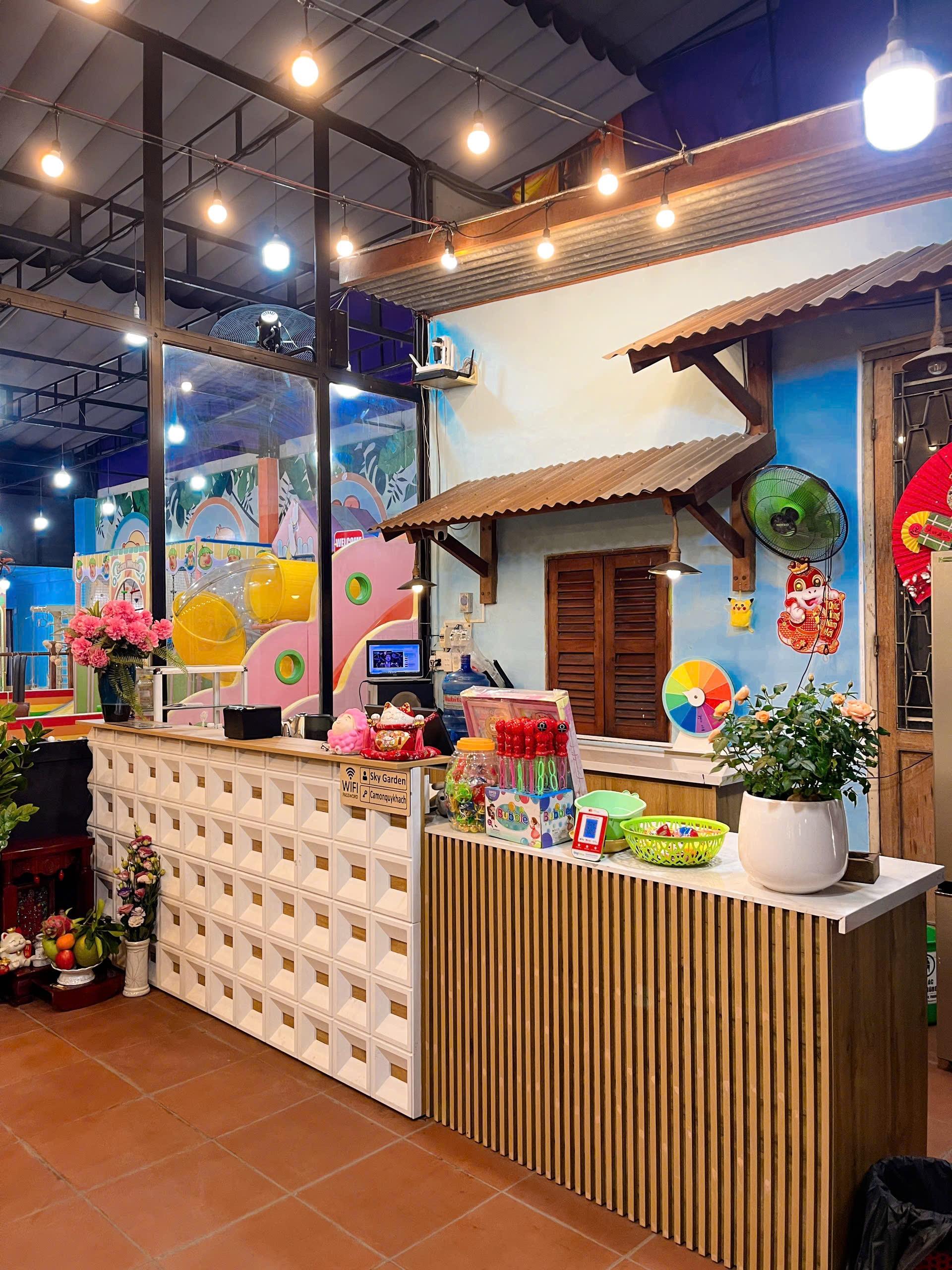 Sang quán cafe kết hợp khu vui chơi tại Quận 12