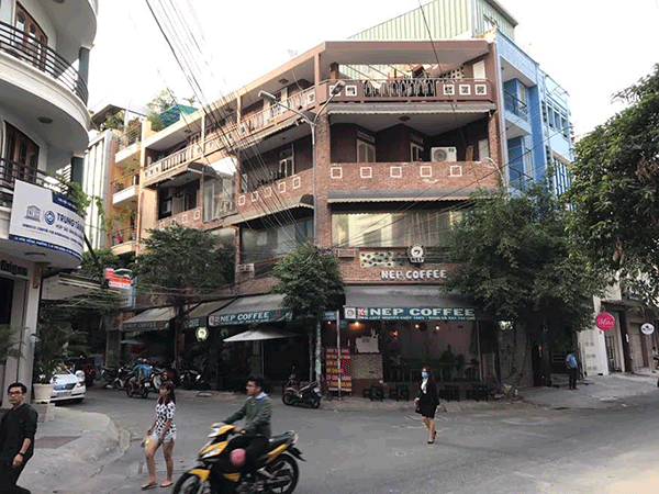 Sang quán cafe ngay ngã 3 đường Hoa Hồng, Phú Nhuận