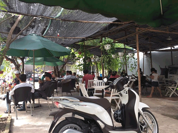 Sang quán cafe rất đông khách quận Bình Tân
