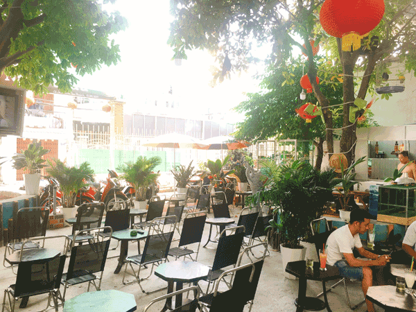 Sang Quán Cafe Sân Vườn , MB Góc DT 300 m2 , Sân rộng 8m