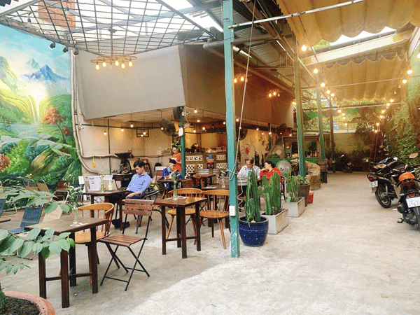 Sang quán Cafe Sân Vườn 700 m2 tại Quận 2