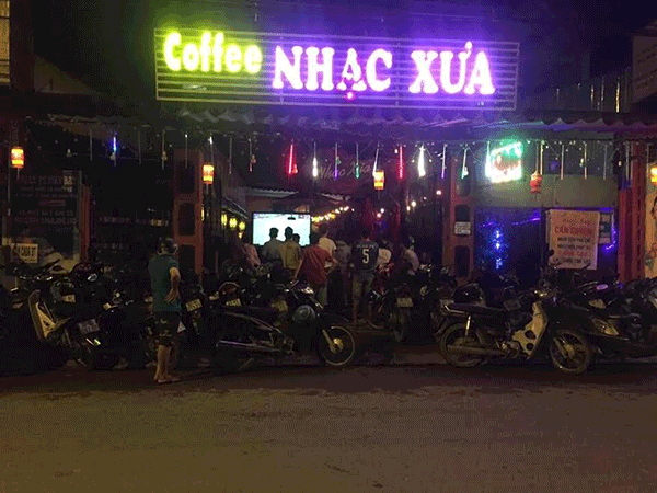 Sang quán cafe Sân Vườn Nhạc Xưa Bình Chánh