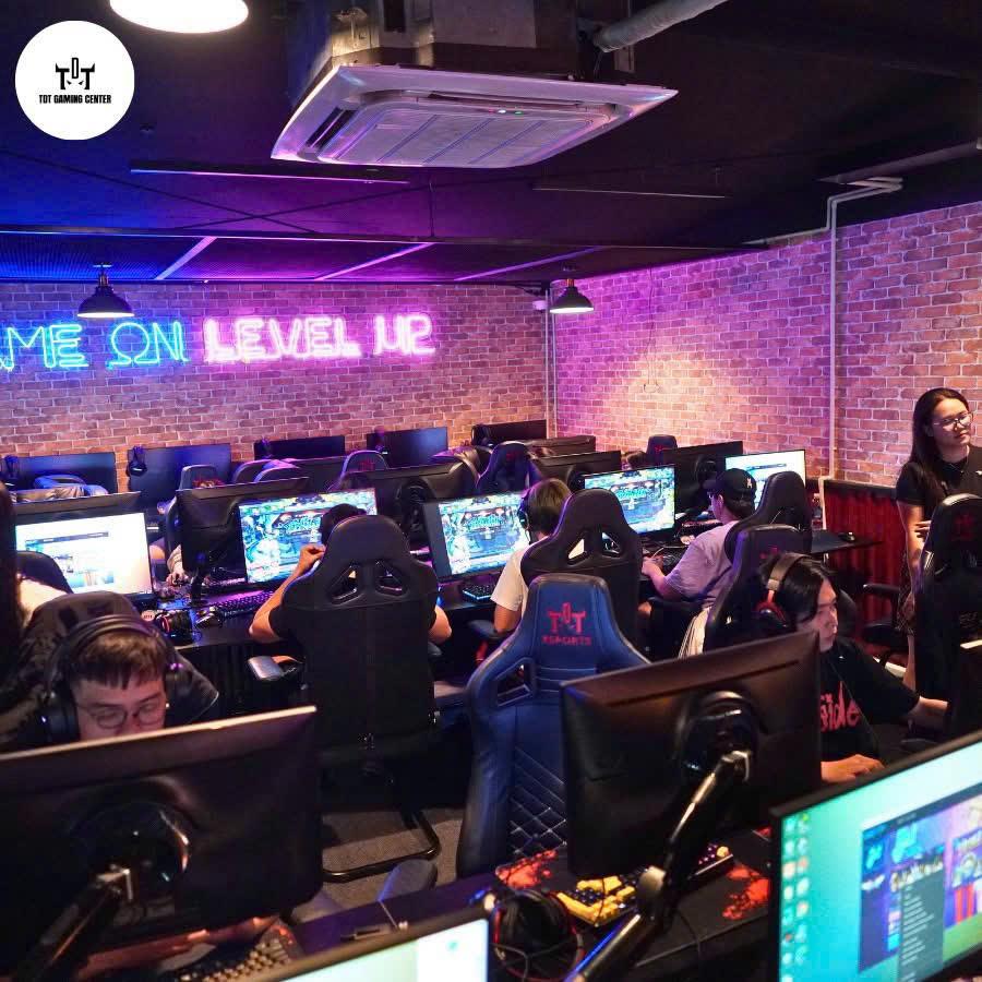 Sang tổ hợp cafe - bida - internet Huỳnh Tấn Phát, Quận 7