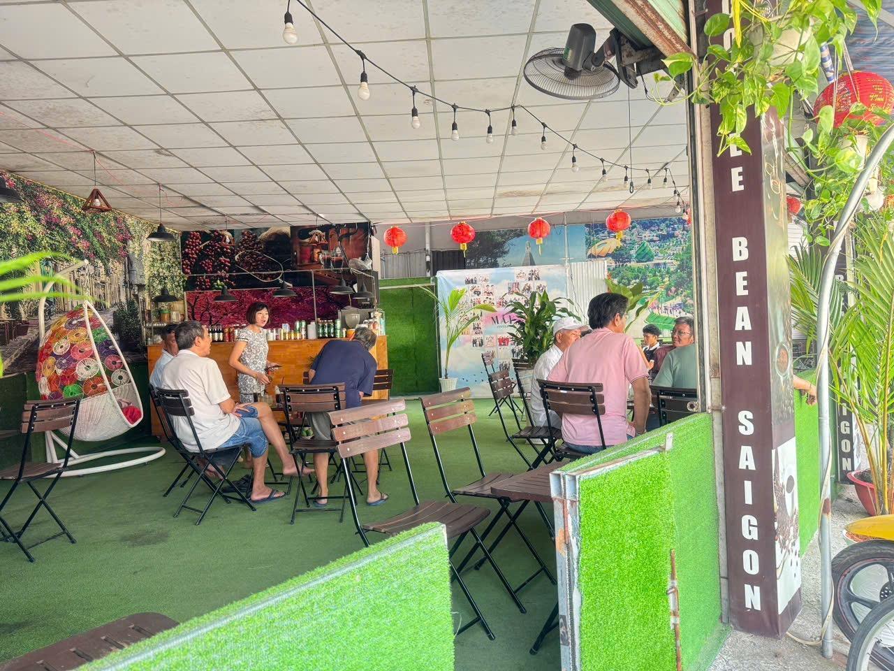 Sang quán cafe có Vị trí đắc địa nằm trung tâm chợ Hóc Môn, sát bên Quận 12+ Củ Chi