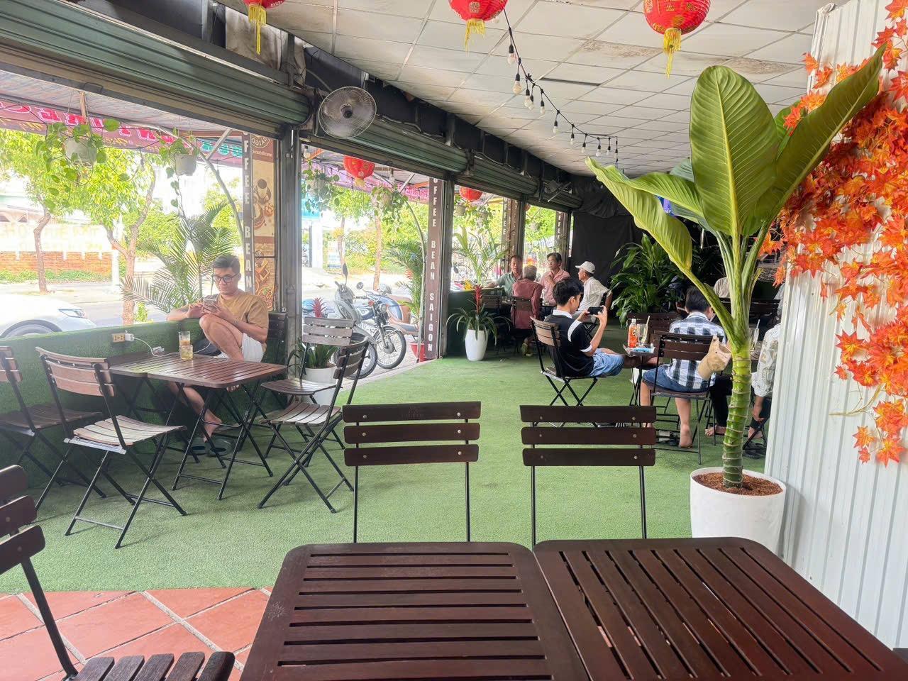 Sang quán cafe có Vị trí đắc địa nằm trung tâm chợ Hóc Môn, sát bên Quận 12+ Củ Chi