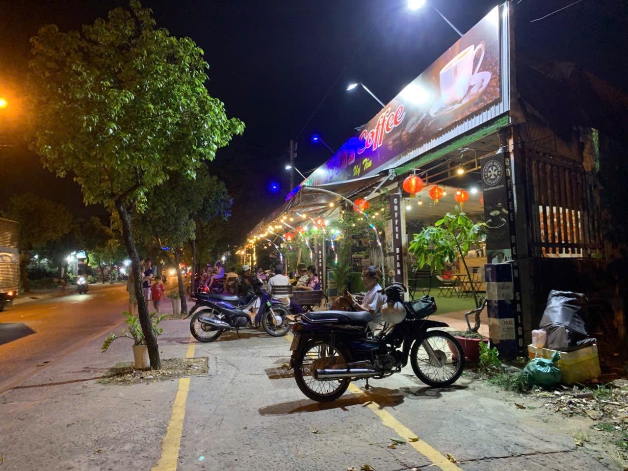 Sang quán cafe có Vị trí đắc địa nằm trung tâm chợ Hóc Môn, sát bên Quận 12+ Củ Chi