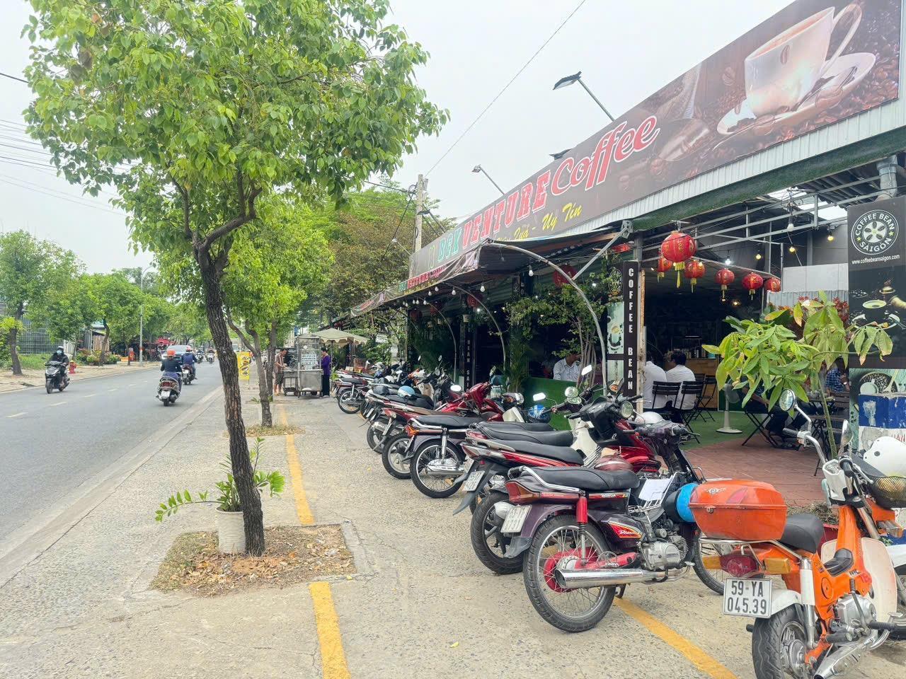 Sang quán cafe có Vị trí đắc địa nằm trung tâm chợ Hóc Môn, sát bên Quận 12+ Củ Chi