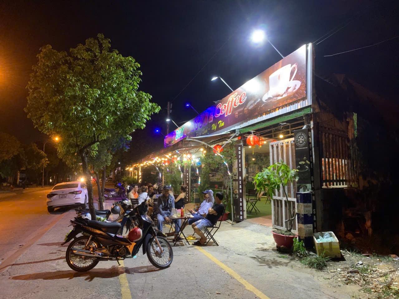 Sang quán cafe có Vị trí đắc địa nằm trung tâm chợ Hóc Môn, sát bên Quận 12+ Củ Chi