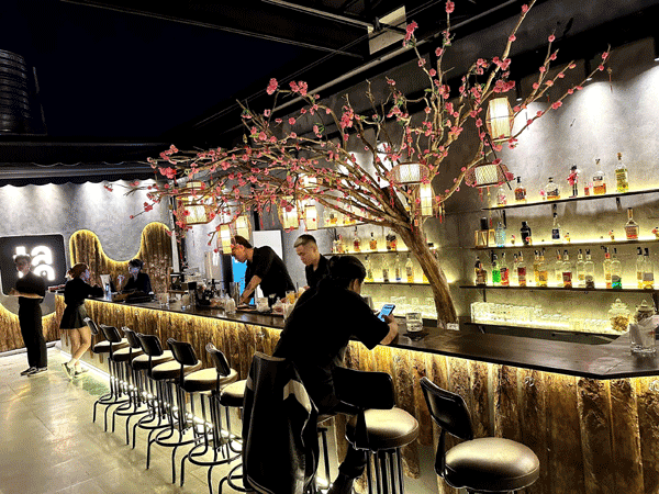 sang nhượng Quán Rooftop, Bar