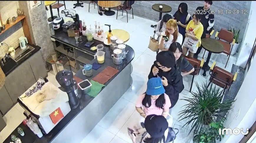 Sang quán cafe vị trí đẹp tại Cầu Giấy Hà Nội