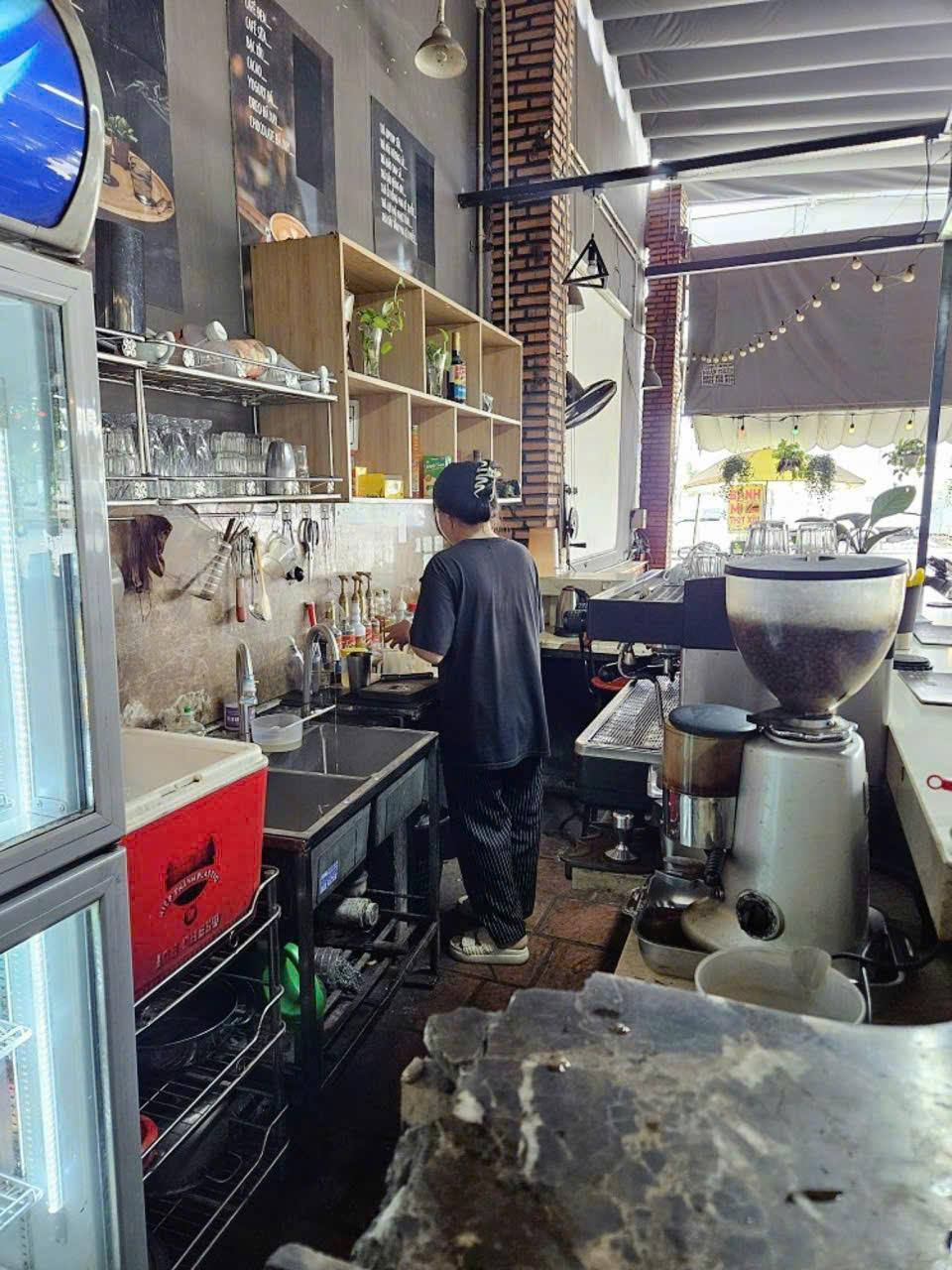 Sang quán Cafe đang hoạt động bình thường Tại Bình Tân