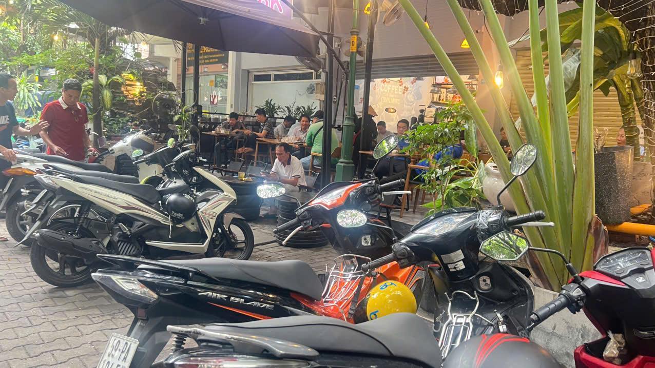 Sang quán cafe tại 319D10 Lý thường Kiệt Phường 15 Quận 10.