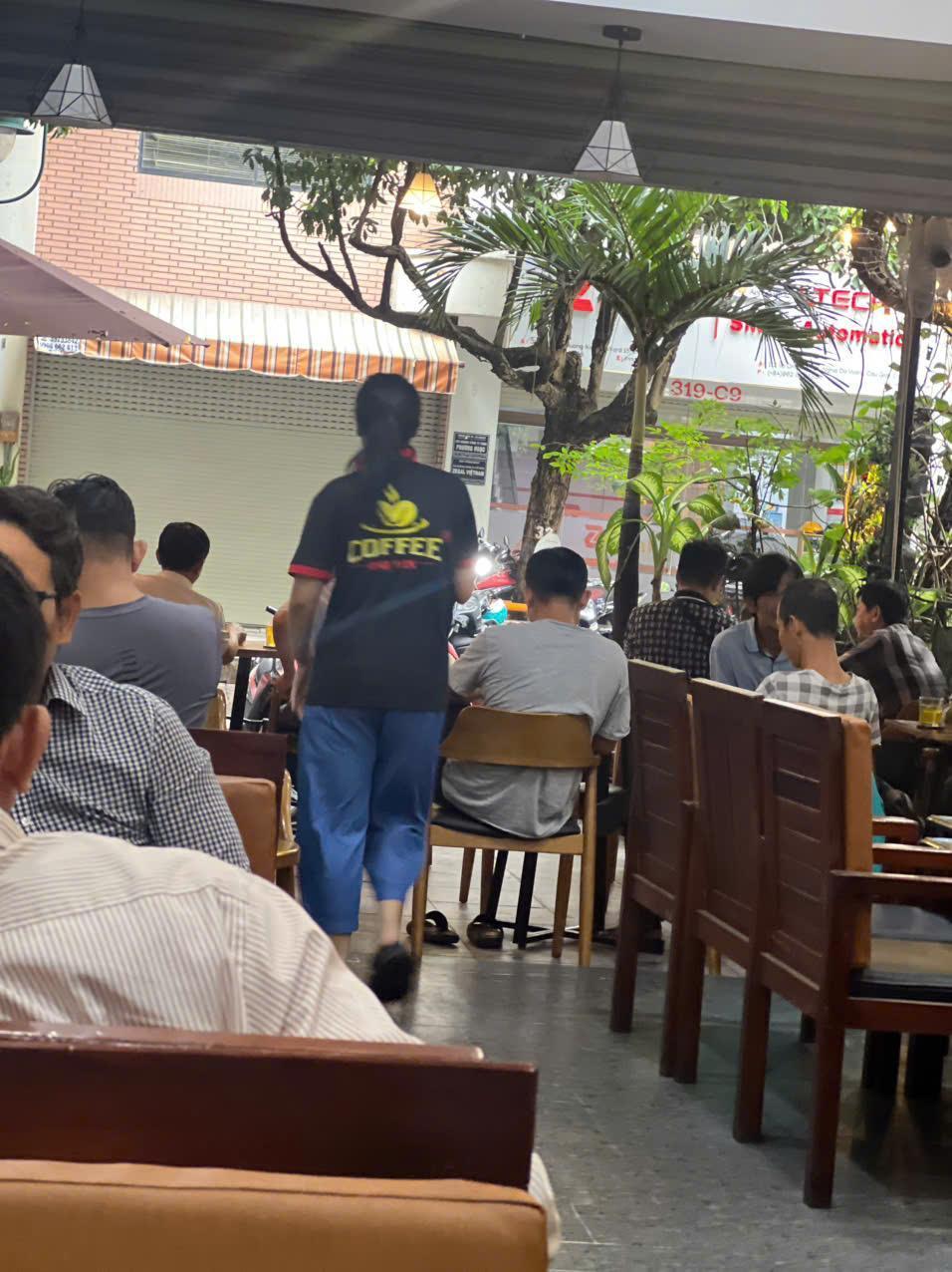 Sang quán cafe tại 319D10 Lý thường Kiệt Phường 15 Quận 10.