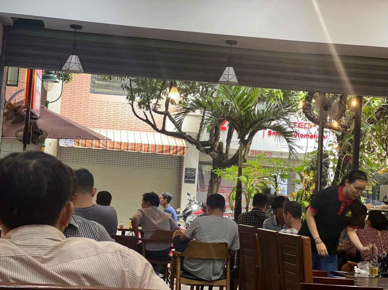 Sang quán cafe tại 319D10 Lý thường Kiệt Phường 15 Quận 10.