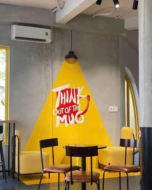 Sang quán cafe tại 53 Võ Trường Toản, đối diện villa 8. Quân 2