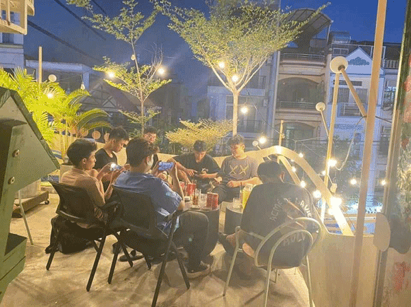 Sang quán cafe máy lạnh đường Vĩnh Hội , Quận 4