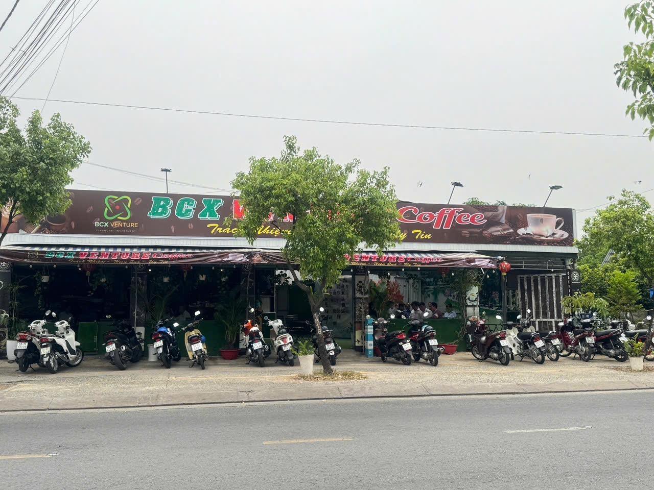 Sang quán cafe có Vị trí đắc địa nằm trung tâm chợ Hóc Môn, sát bên Quận 12+ Củ Chi
