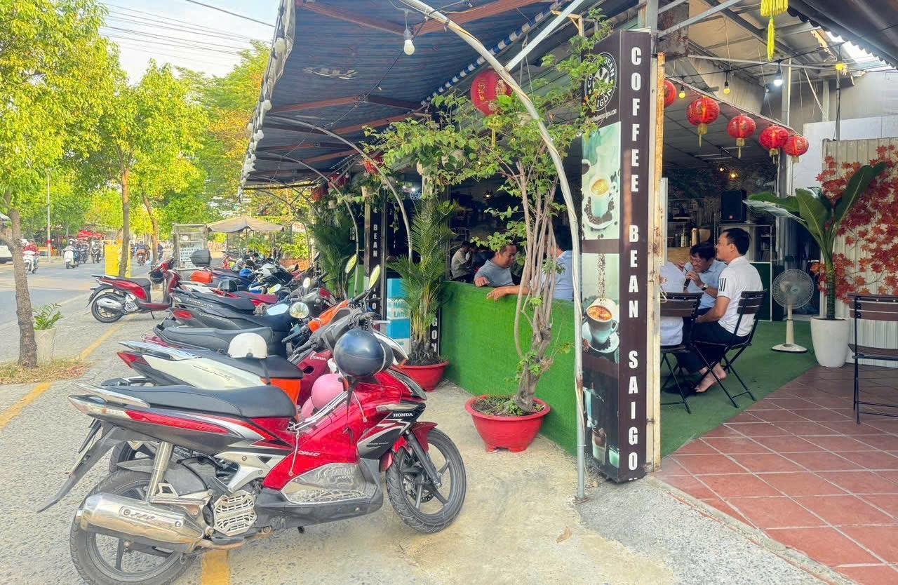 Sang quán cafe có Vị trí đắc địa nằm trung tâm chợ Hóc Môn, sát bên Quận 12+ Củ Chi