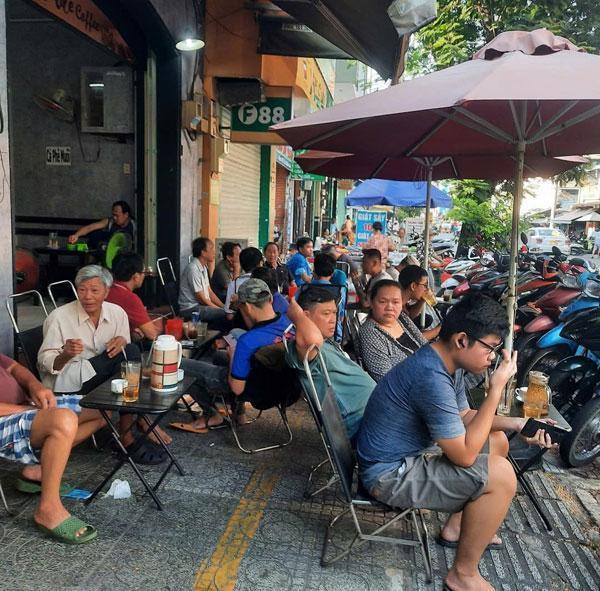 Cần sang nhượng quán cafe mặt tiền Quận 10