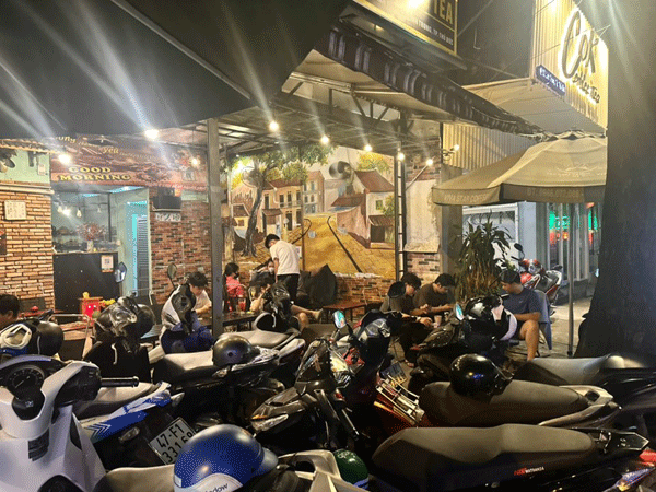 Sáng quán cafe 