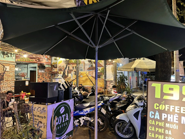 Sáng quán cafe 