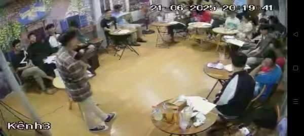Sang Nhượng Quán Cafe Hai Mặt Tiền, Vị Trí Đắc Địa Tại Cần Thơ