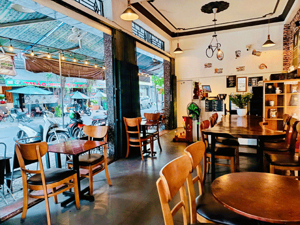 sang quán cà phê góc hai mặt tiền đường chính