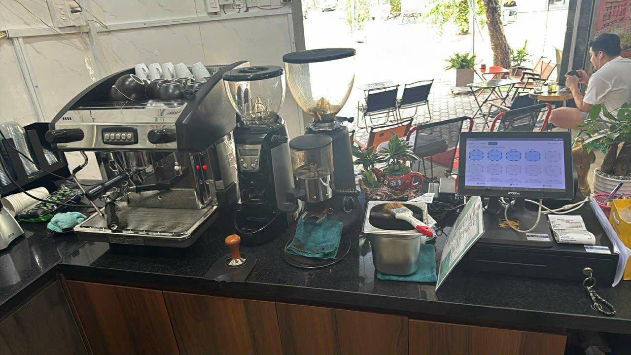 Sang lại quán cafe đang hoạt động bình thường