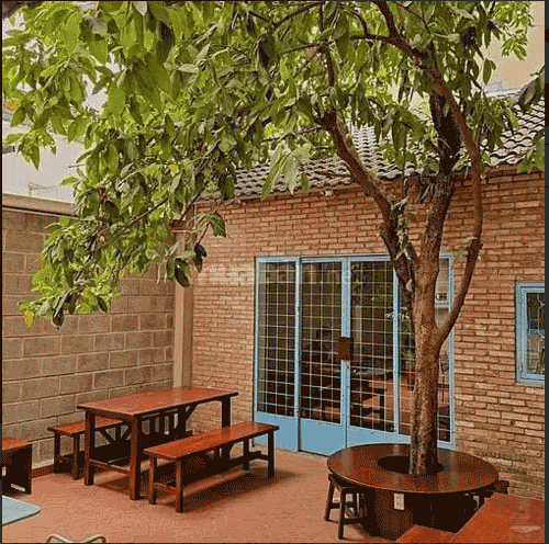 Sang quán cafe đường lớn gần 5 trường đại học, Bình Thạnh