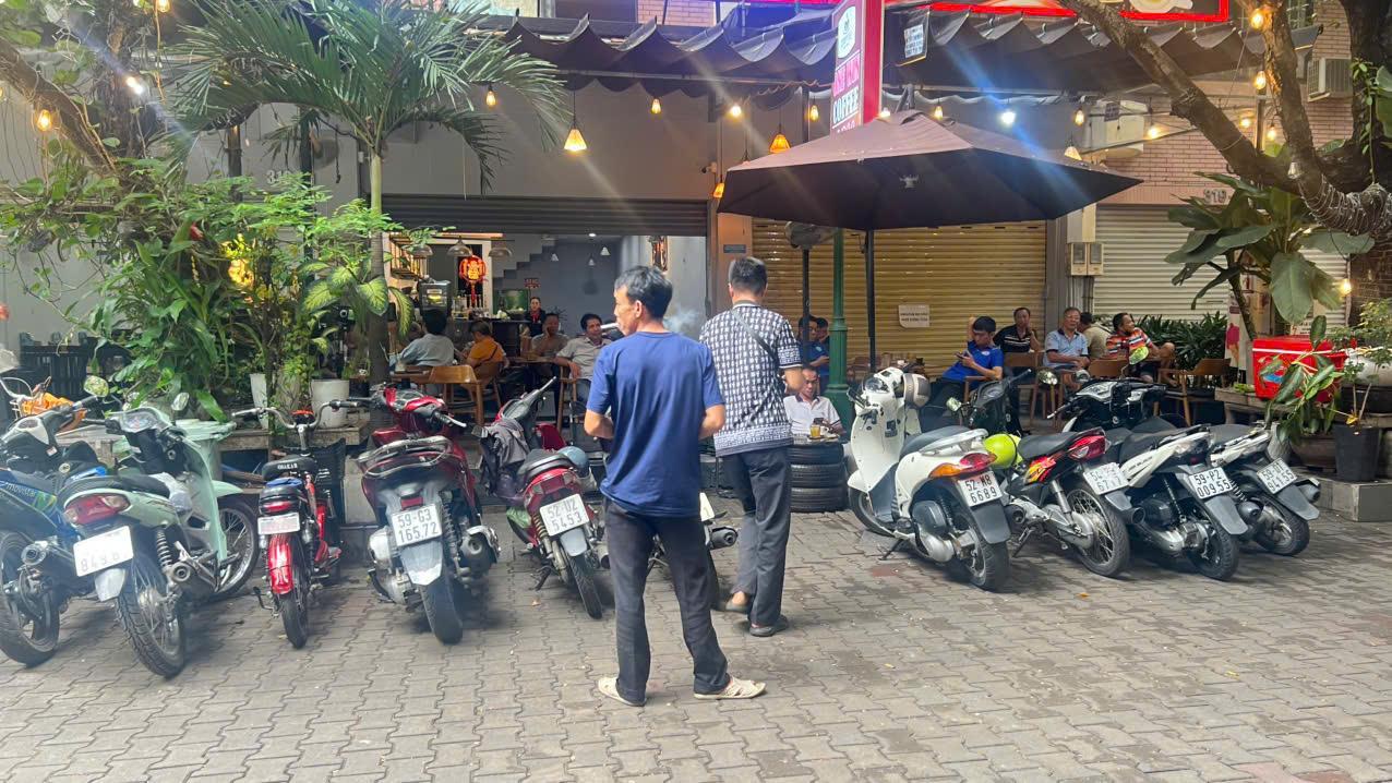 Sang quán cafe tại 319D10 Lý thường Kiệt Phường 15 Quận 10.