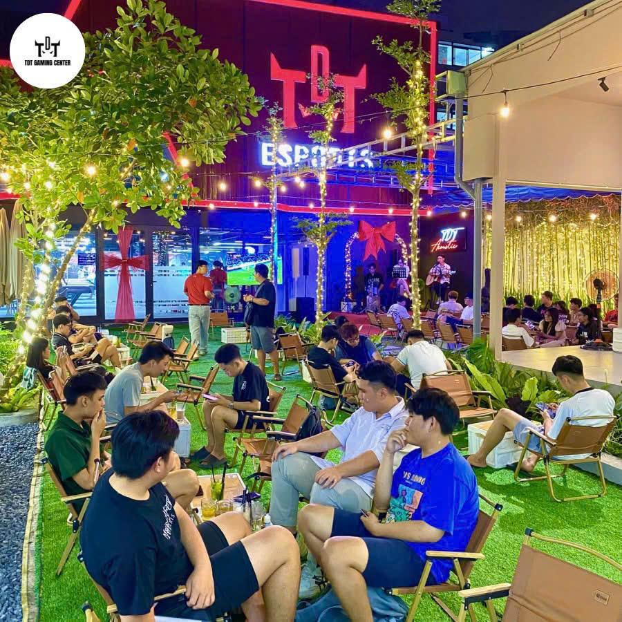 Sang tổ hợp cafe - bida - internet Huỳnh Tấn Phát, Quận 7