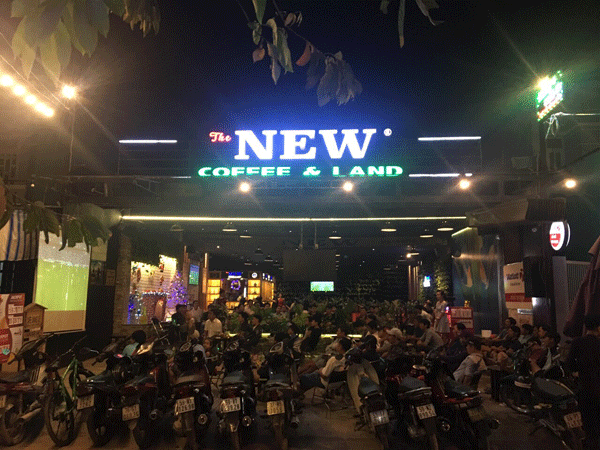 ban-dat-va-quan-cafe-san-vuon-binh-chanh-38630.gif