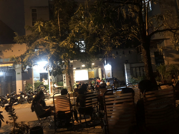 càn-sang-lại-quán-cafe-dang-hoạt-dọng-khach-dong-on-dinh-13696.gif