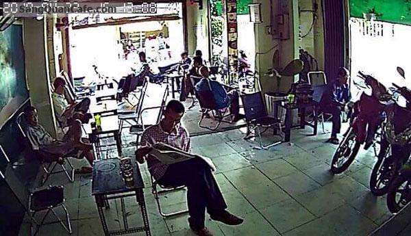 co-viec-rieng-can-sang-quan-cafe-ban-lau-nam-96176.jpg