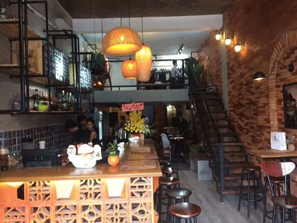 Đi nước ngoài cần sang gấp quán cafe Quận 1