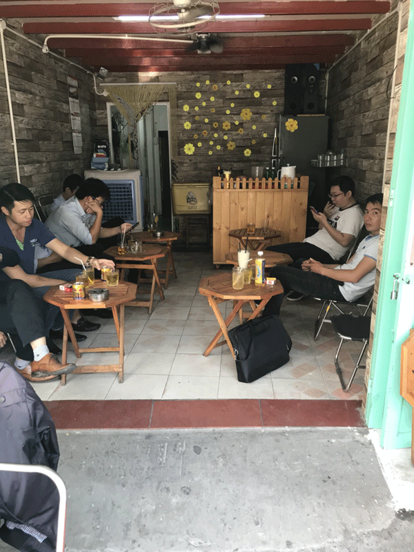 Do có em bé không tiện đi lại nhiều nên mình cần sang lại quán cafe Q. 10