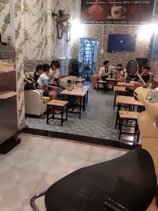 Do sắp phải đi nước ngoài nên cần sang quán cafe